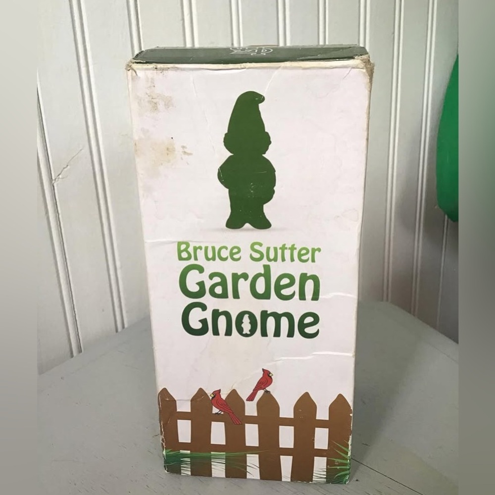 2017 Bruce S U T T E R garden gnome